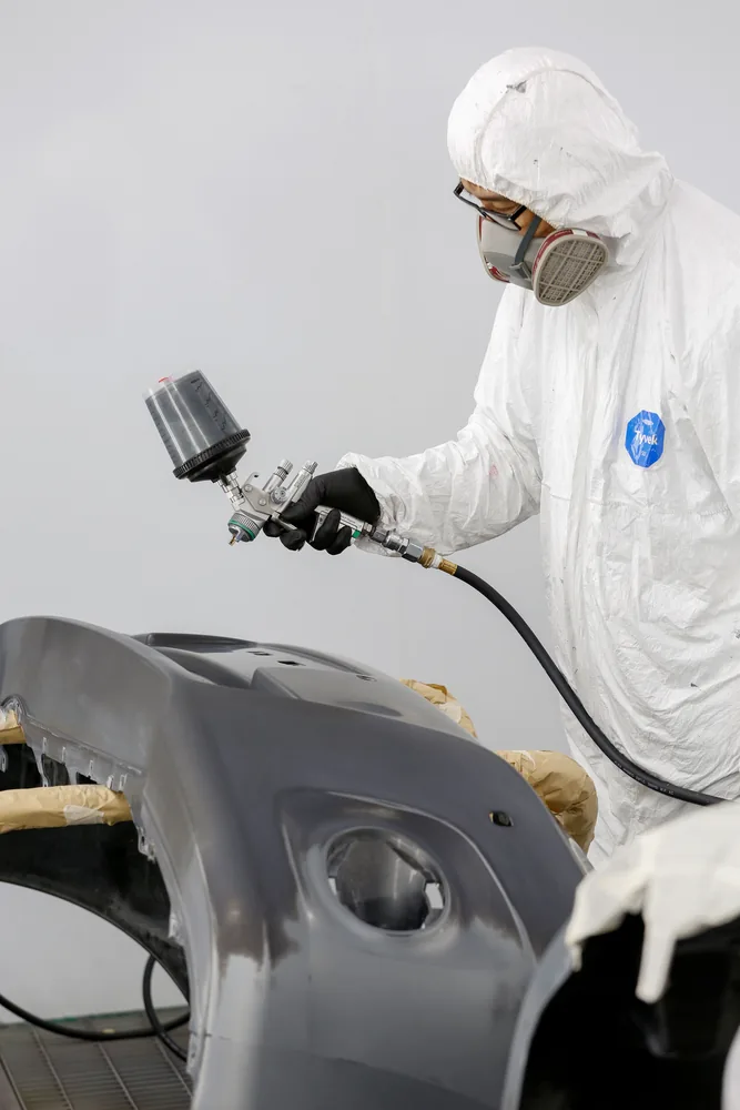 Preparación y aplicación profesional de pintura automotriz
